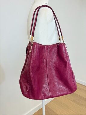 Coach Madison Phoebe Shoulder bag in Fuchsia